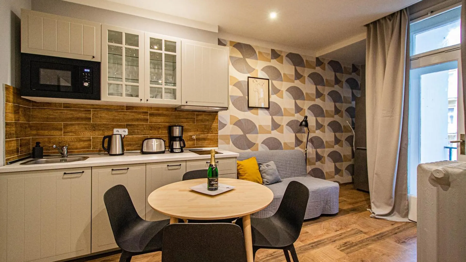 Cozy Studio In The Main City Center 프라하 체코